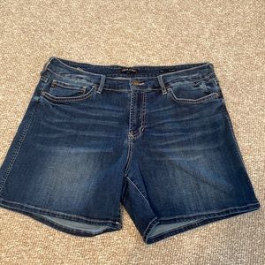 Dear John- Ava “Roll up” Dark Wash Jean Shorts, Women’s Size 31
